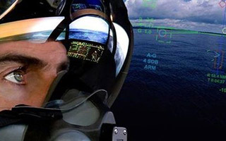 Шлем Striker HMSS позволил пилотам истребителей получить “рентгеновское зрение”