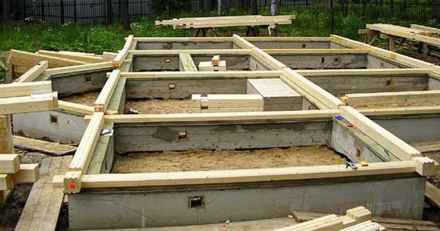Фундамент для деревянного строения: типы конструкций